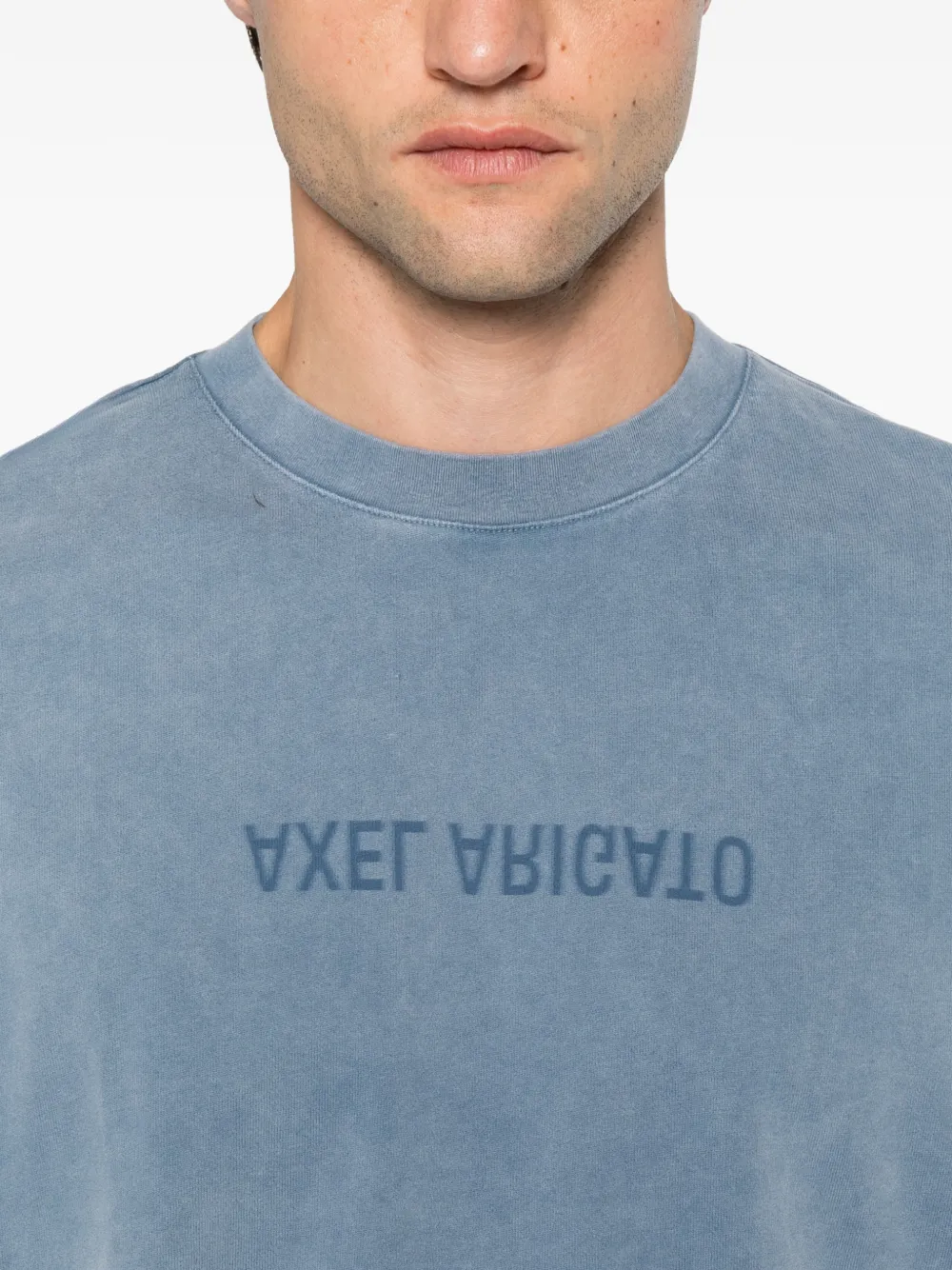 Axel Arigato Distort logo-print cotton T-shirt Blauw