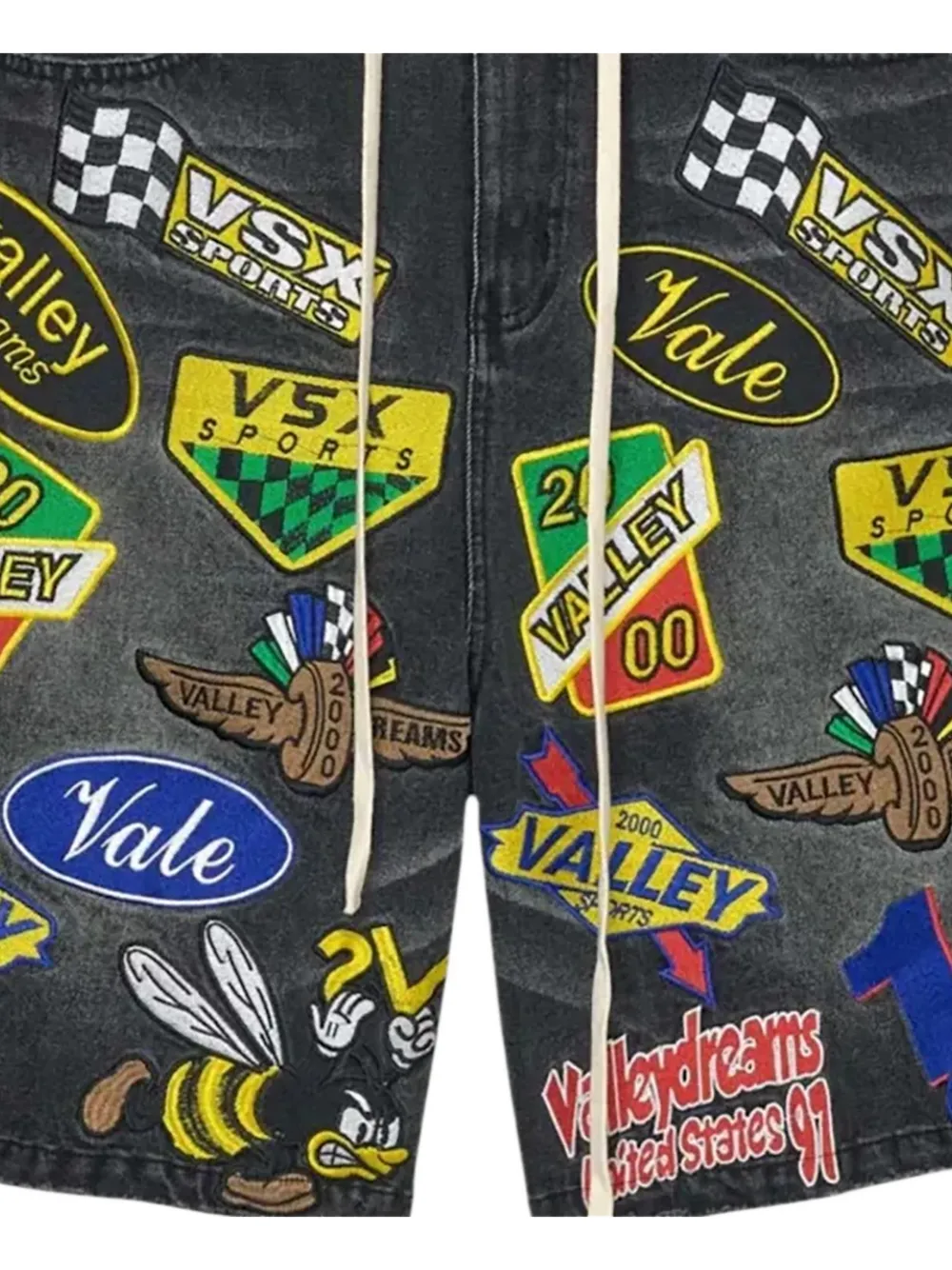 Vale Passport patch-detail denim shorts Zwart