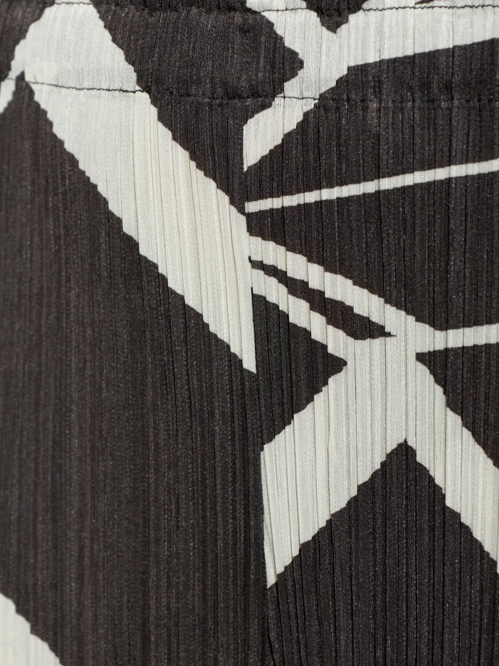 Pleats Please Issey Miyake Fold Line plooibroek met abstracte print Grijs