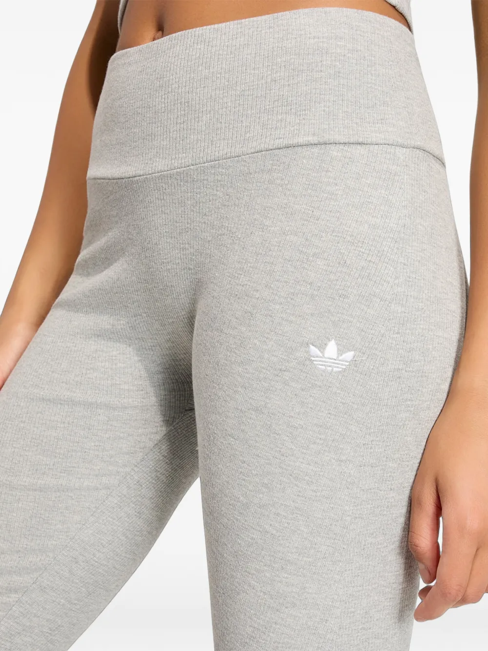 adidas Essentials flared broek met geborduurd logo Grijs