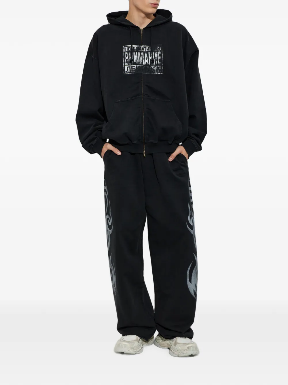VETEMENTS Broek met grafische print Zwart