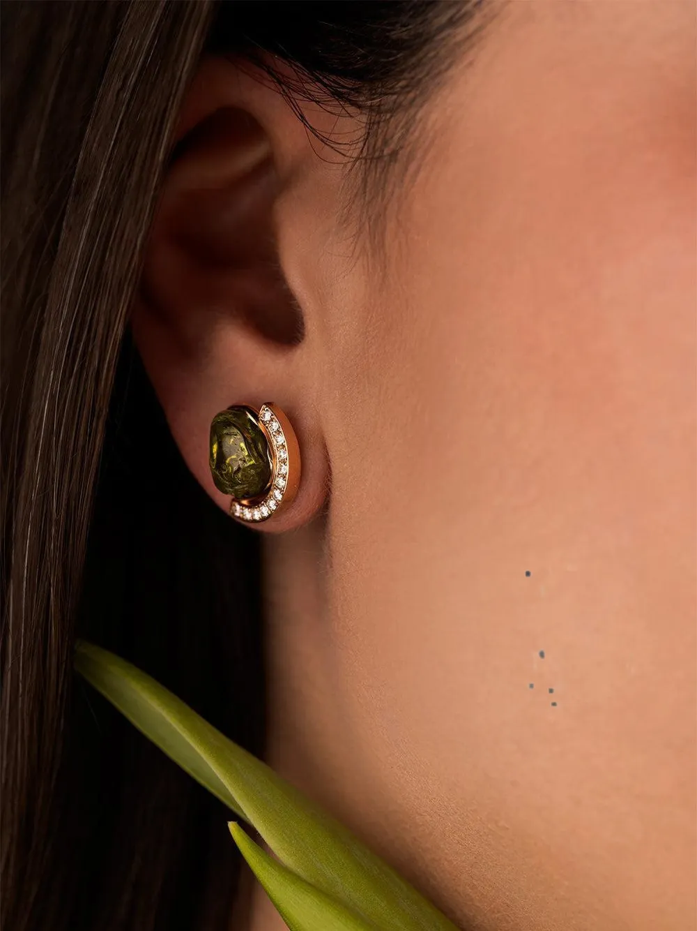 CLARA CHEHAB peridot and diamond stud earring - Oro