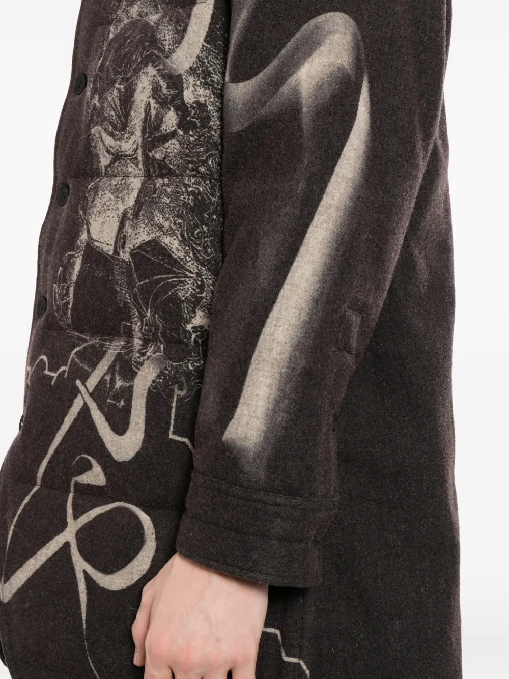 Yohji Yamamoto Gewatteerd overhemd met grafische print Bruin
