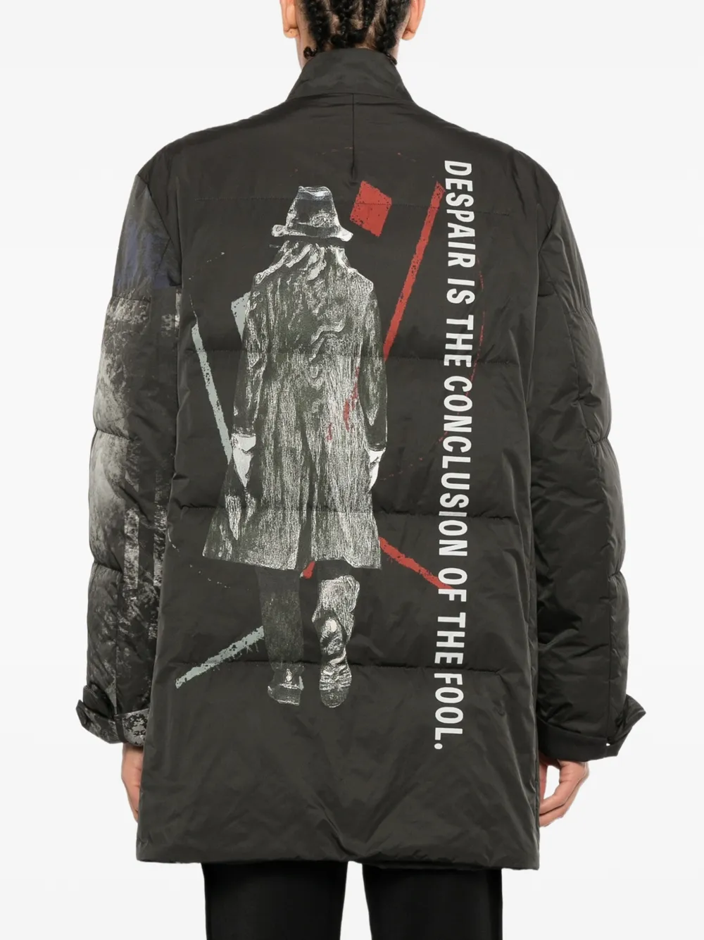 Yohji Yamamoto Gewatteerd jack met hoge hals en grafische print Zwart