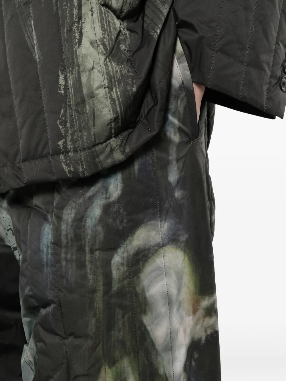 Yohji Yamamoto Gewatteerde broek met kleurverstelbare print Zwart