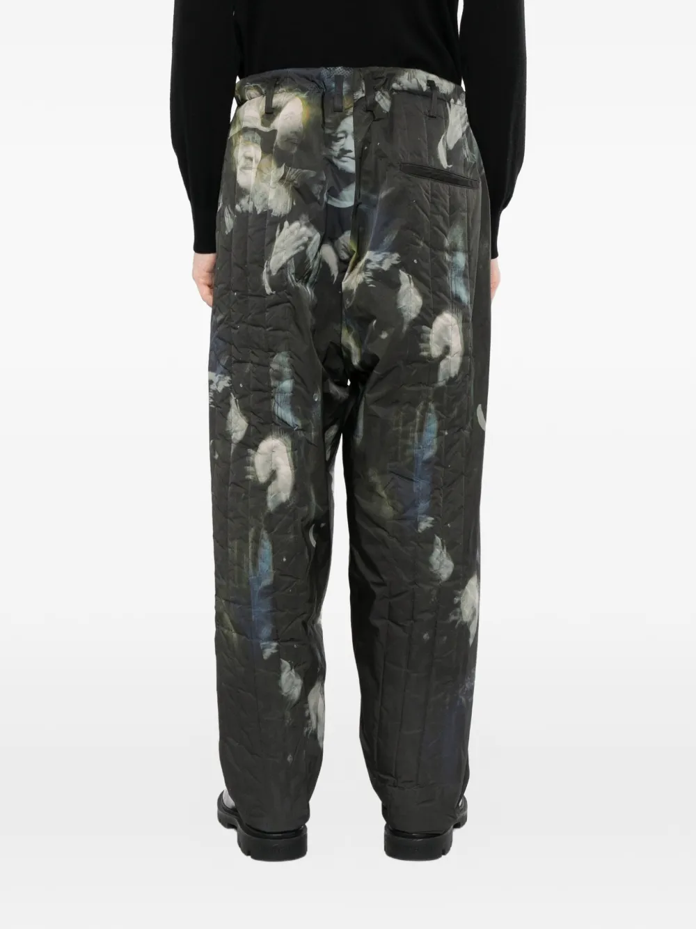 Yohji Yamamoto Gewatteerde broek met kleurverstelbare print Zwart