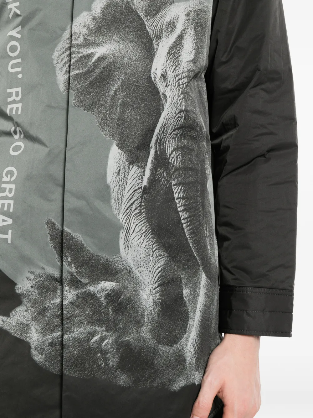 Yohji Yamamoto Overhemd met gewatteerde kraag en grafische print Zwart