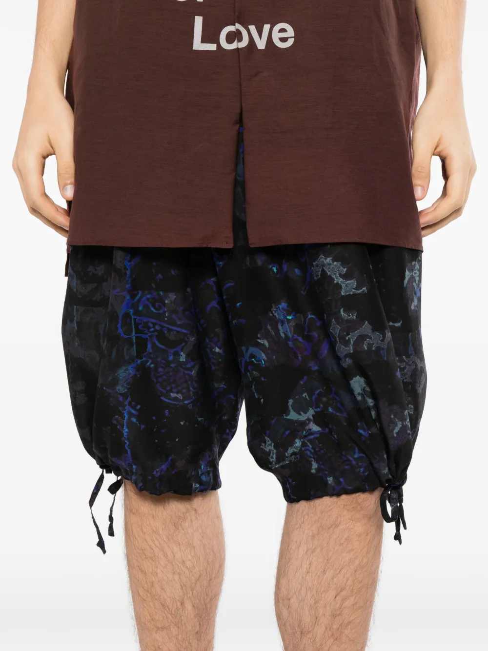 Yohji Yamamoto sea abstract-print single-welt shorts Zwart