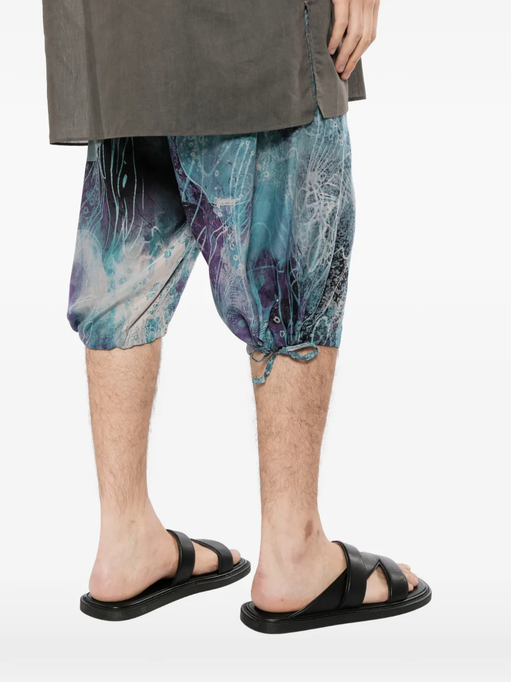 Yohji Yamamoto Sea abstract-print shorts Blauw