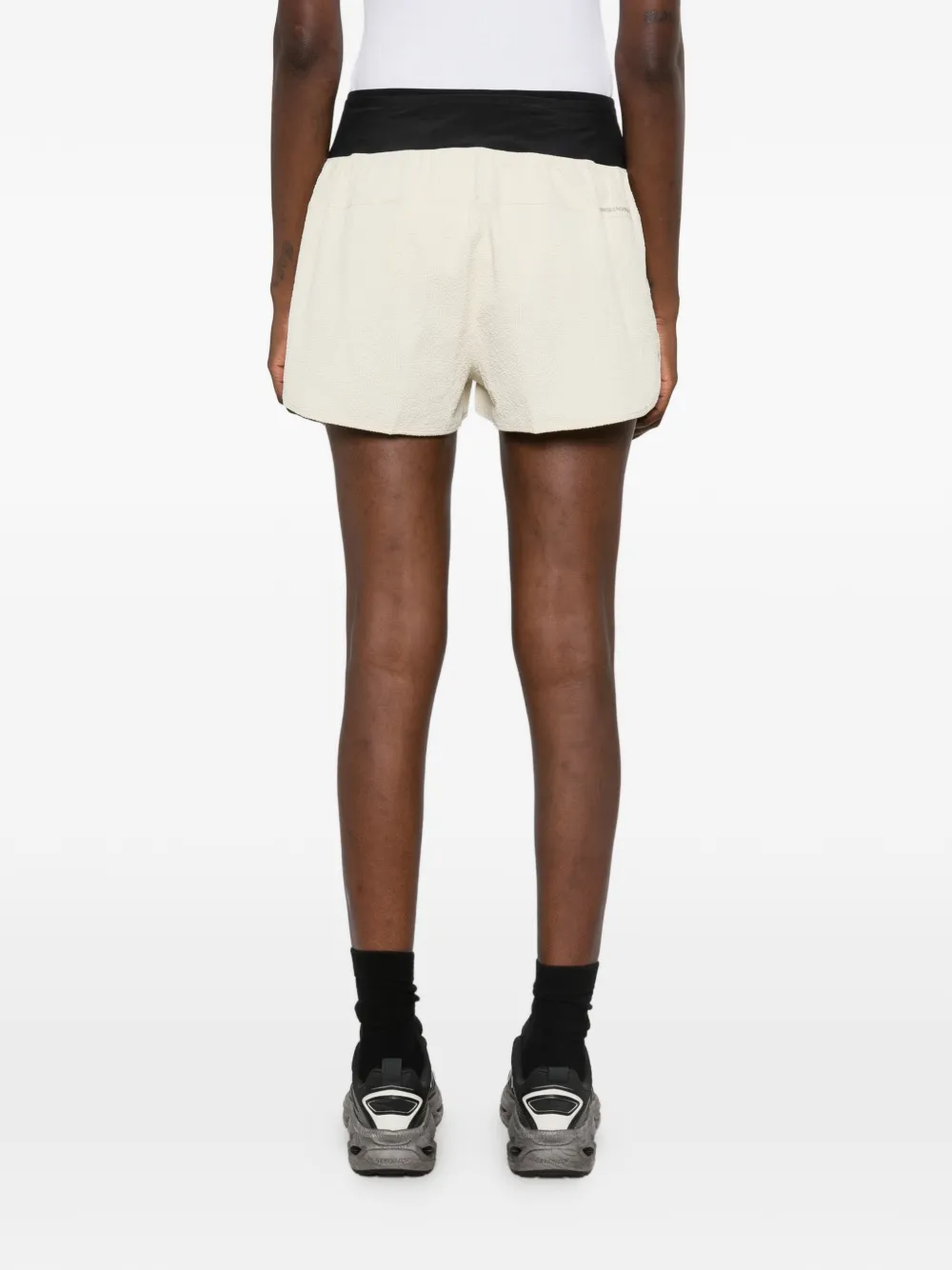 On Shorts met elastische tailleband Beige