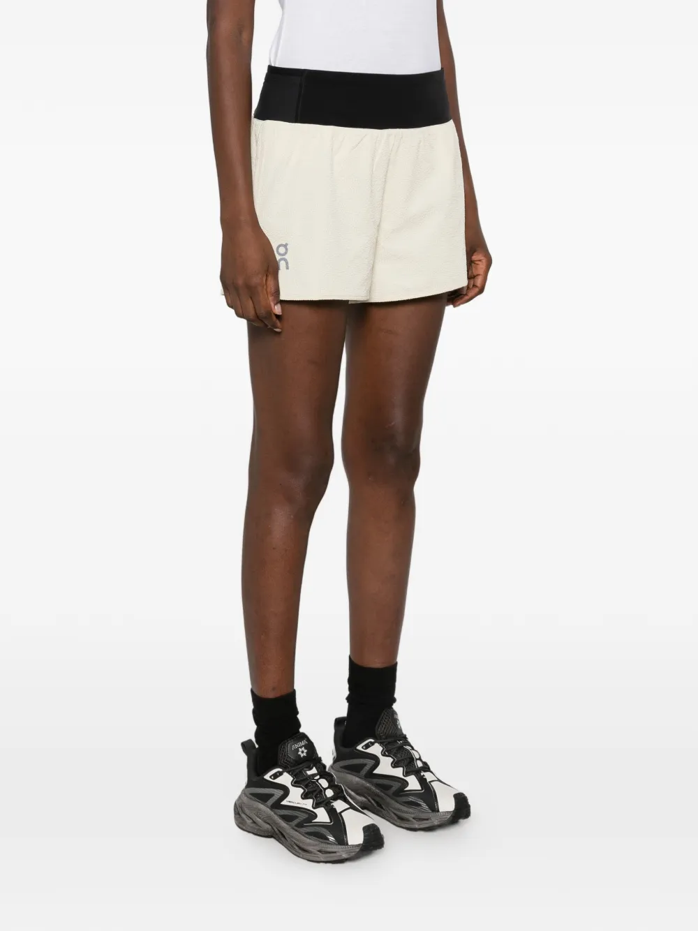On Shorts met elastische tailleband Beige