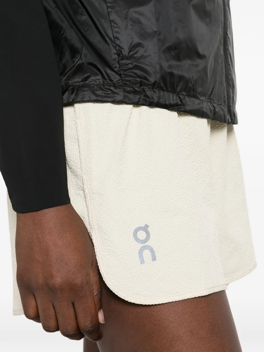 On Shorts met elastische tailleband Beige