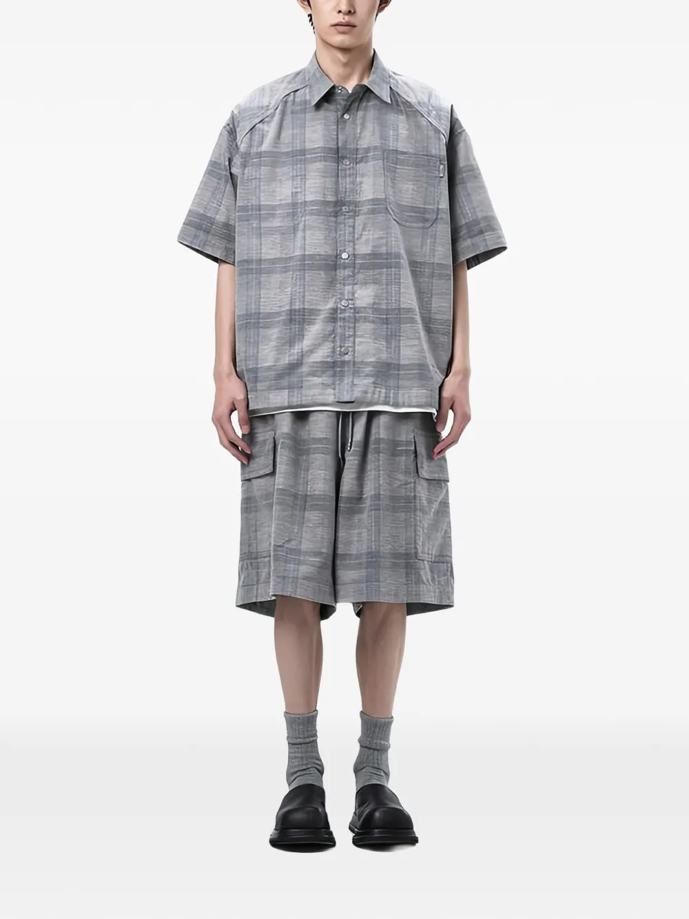 Juun.J check-pattern cargo shorts Grijs
