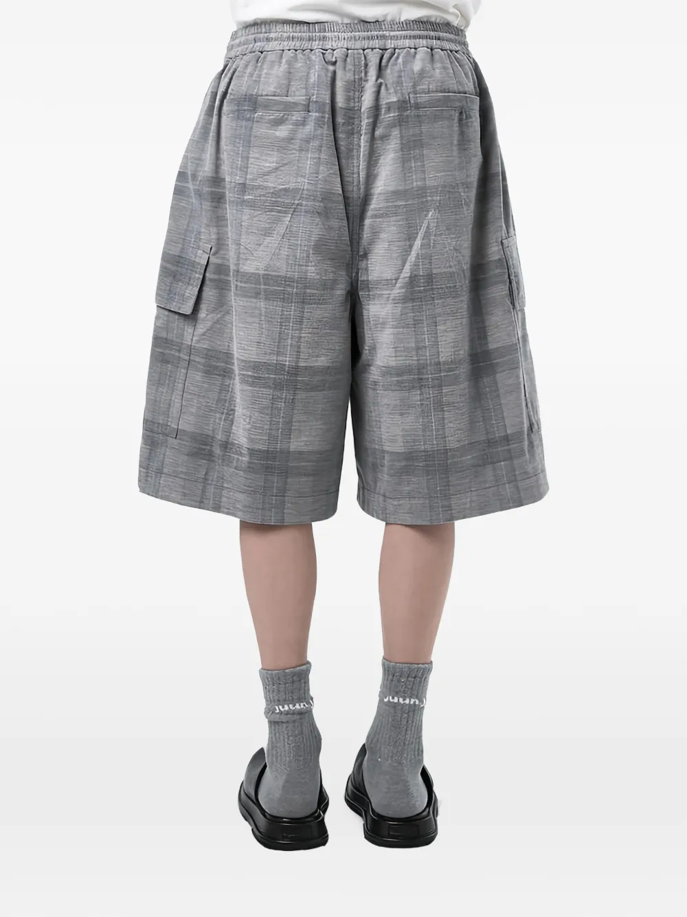 Juun.J check-pattern cargo shorts Grijs