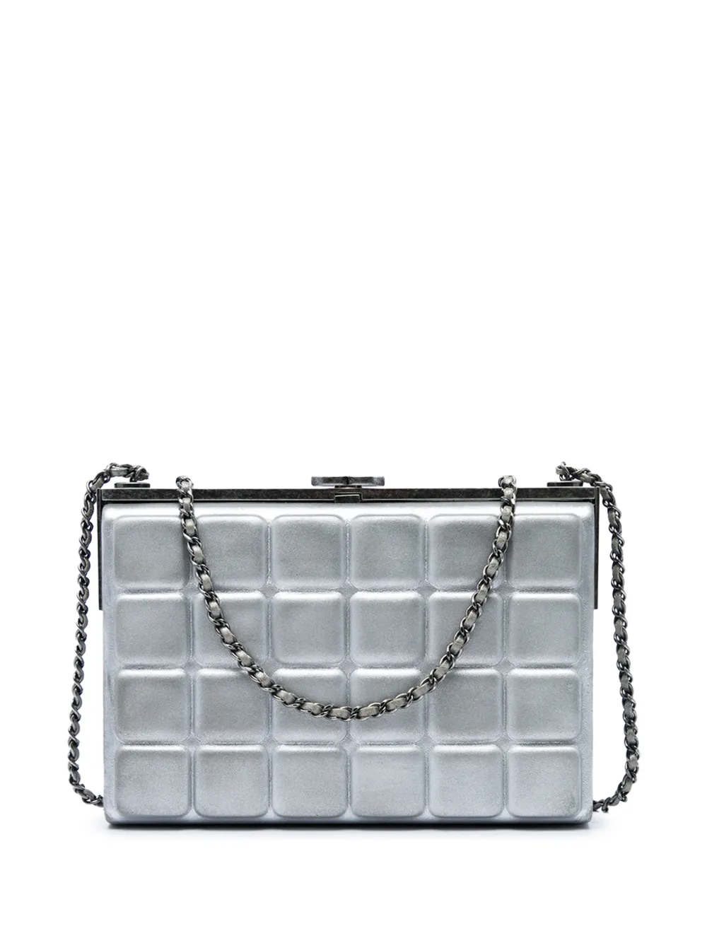CHANEL Pre-Owned 2016-2017 Chocolate Bar Metallic Lambskin Frame Clutch with Chain crossbody bag - Argento