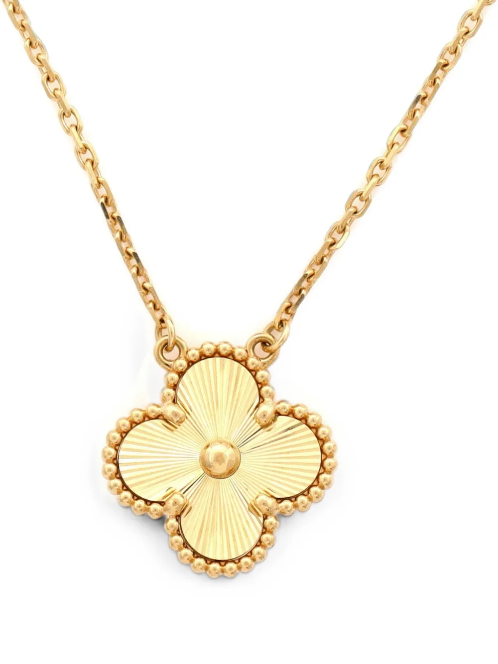 Van Cleef & Arpels Pre-Owned Vintage Alhambra Pendant Guilloche 18K Yellow Gold necklace - Oro