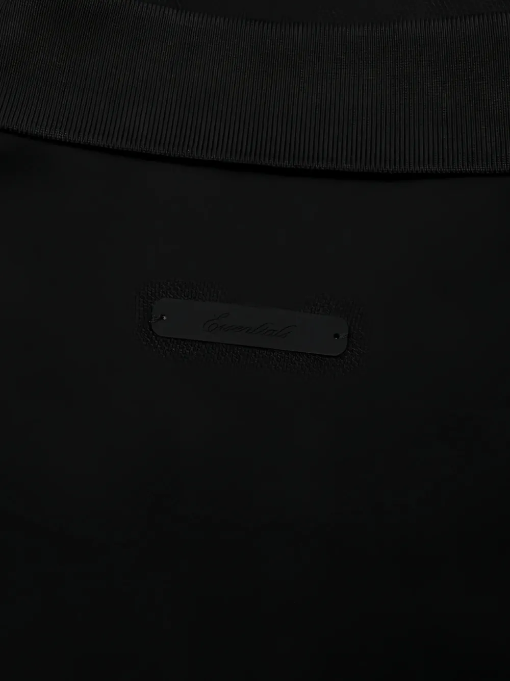 FEAR OF GOD ESSENTIALS Signature 90s cropped polo shirt Zwart