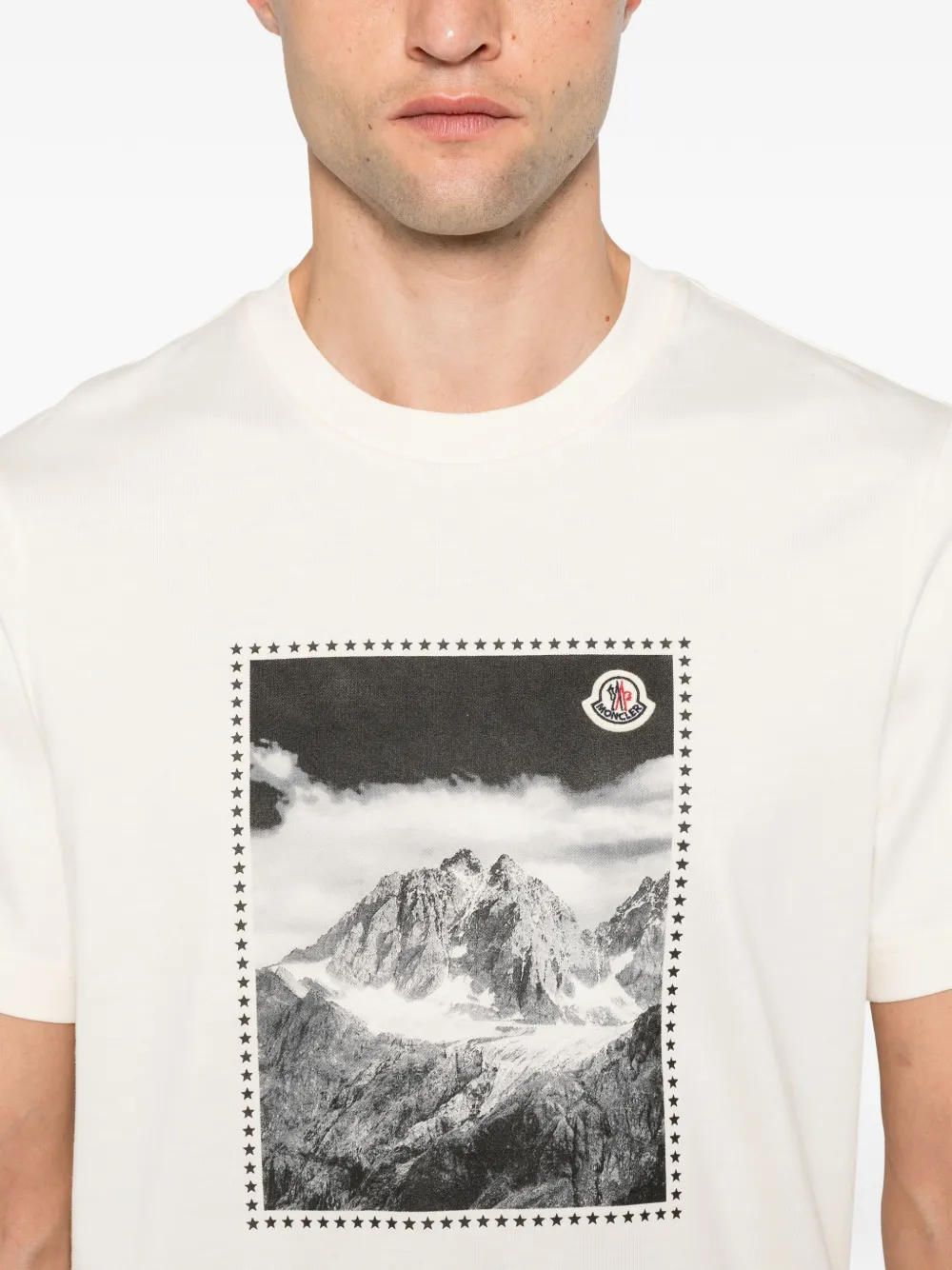 Moncler T-shirt met print Beige