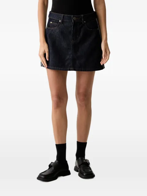 adidas minifalda con parche del logo y tres rayas