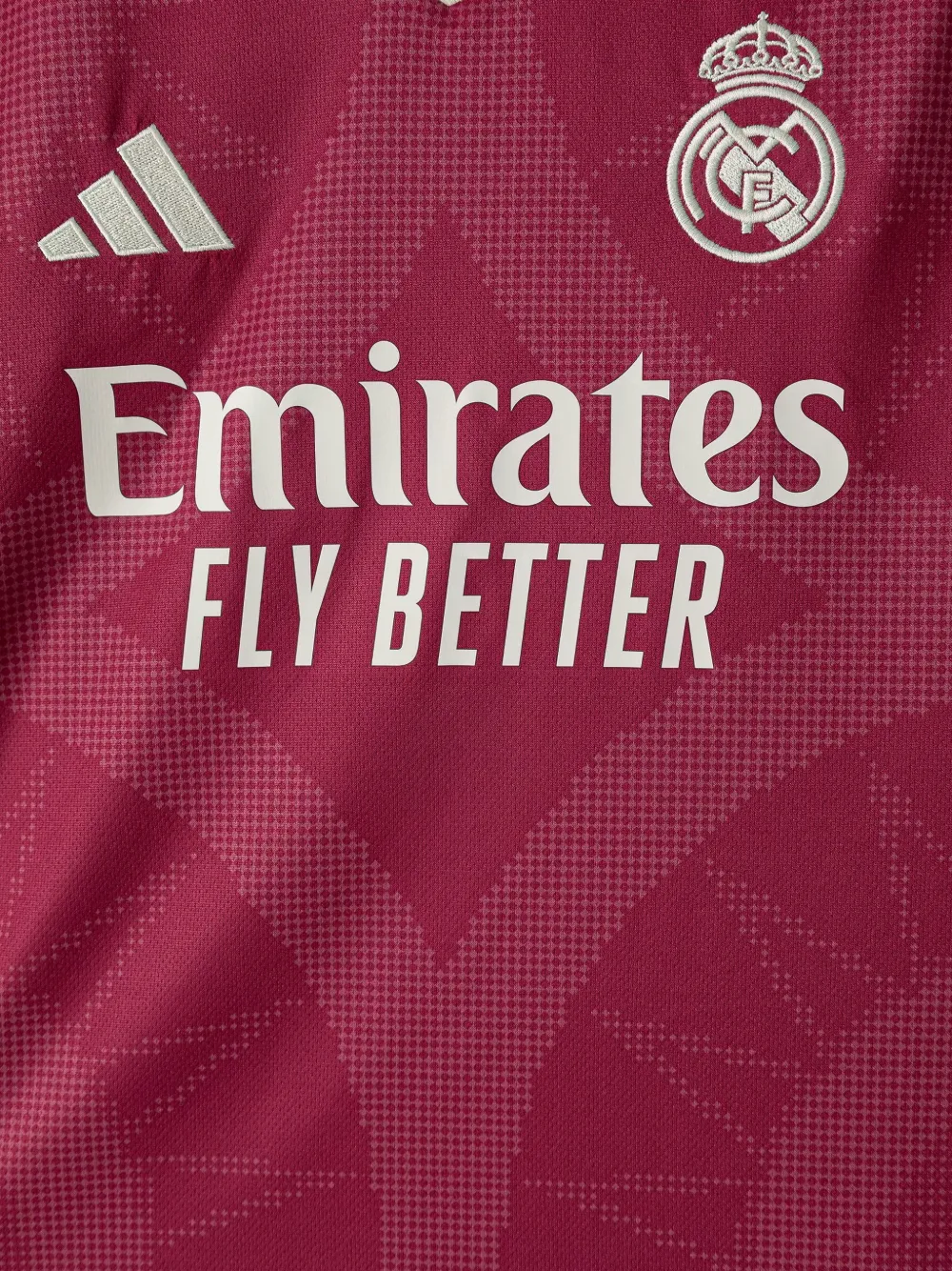 adidas Kids Real Madrid 26 27 Third Kit set met geborduurd logo en gestreept detail Rood