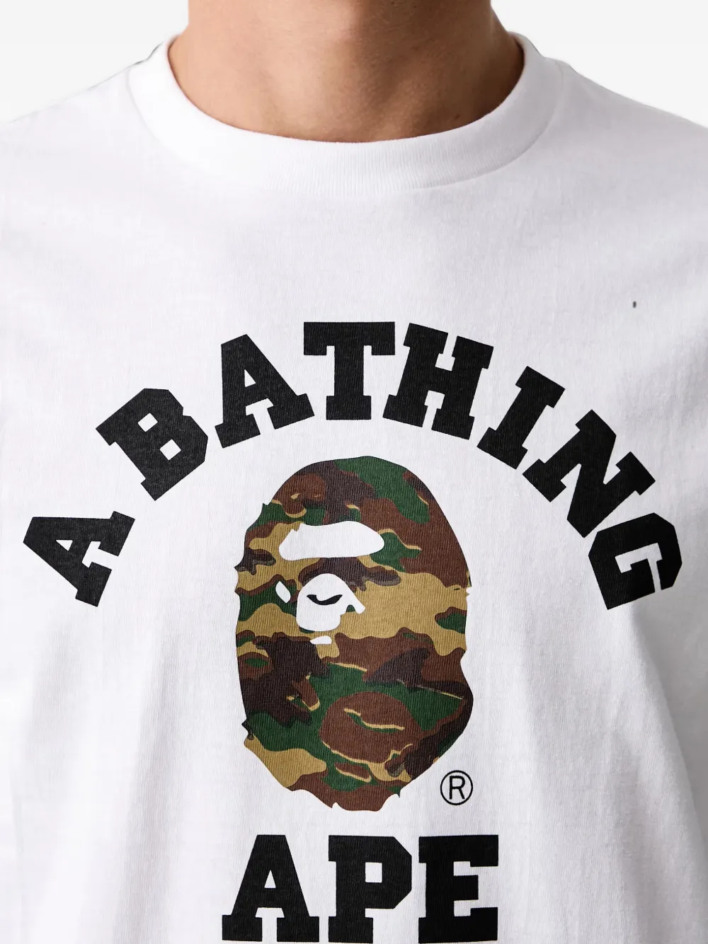 A BATHING APE Glitch Woodland T-shirt met camouflage-print Wit