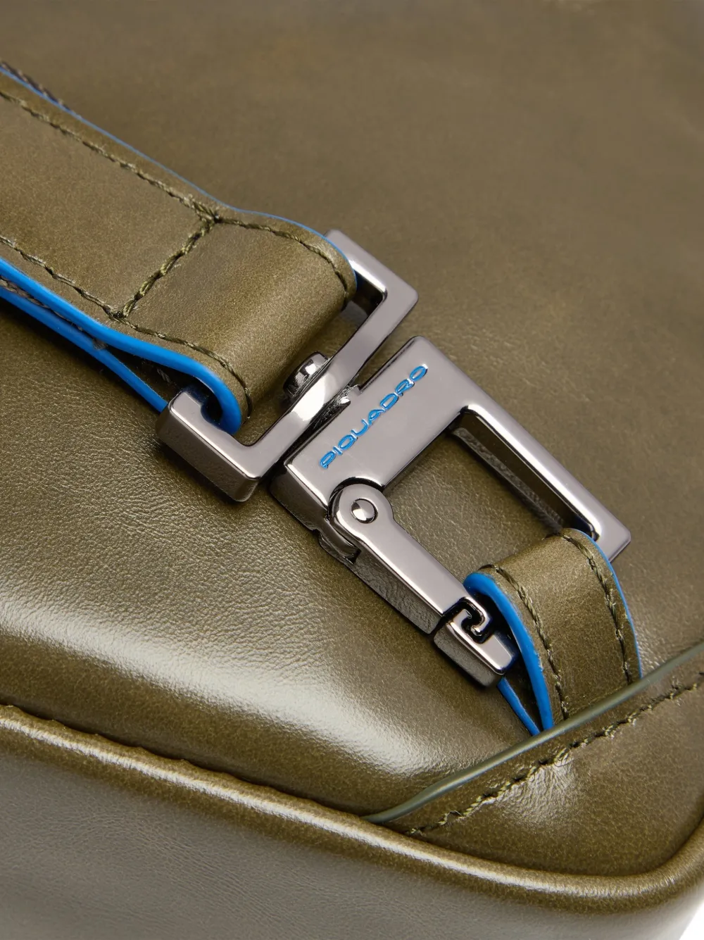 PIQUADRO iPad mini-messengertas met RFID-bescherming Groen