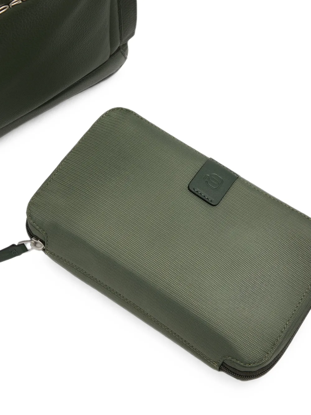PIQUADRO Leren rugzak met gespsluiting Groen