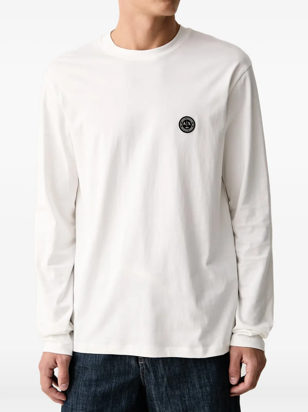 Armani Exchange logo-patch long-sleeve T-shirt Wit