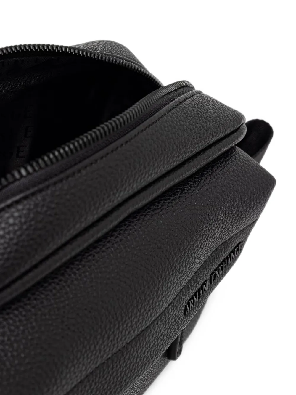 Armani Exchange logo-plaque pebbled wash bag Zwart