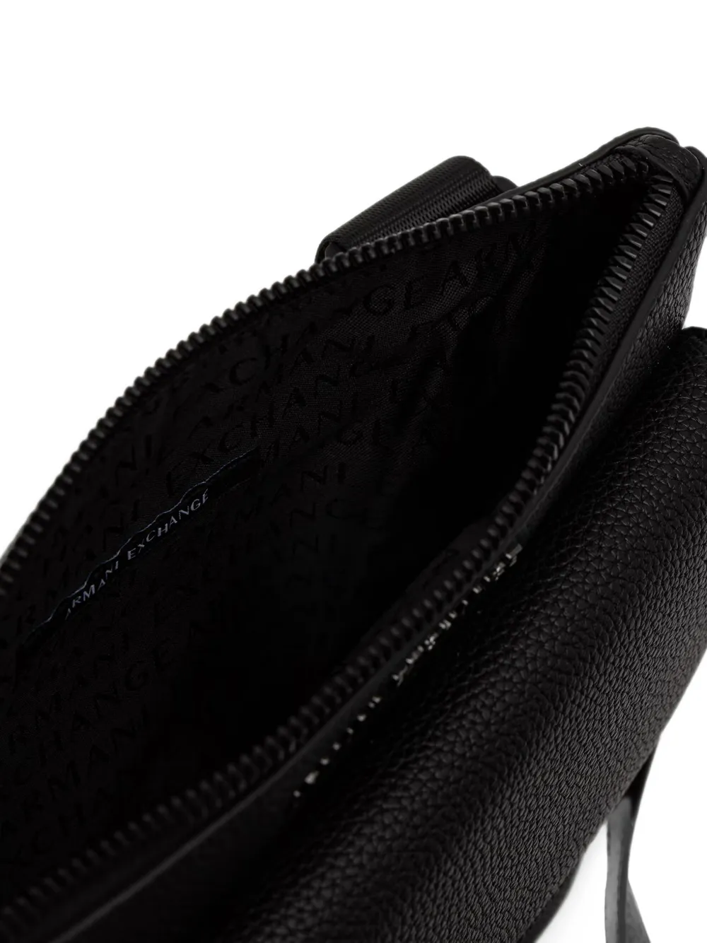 Armani Exchange logo-plaque pebbled-effect messenger bag Zwart