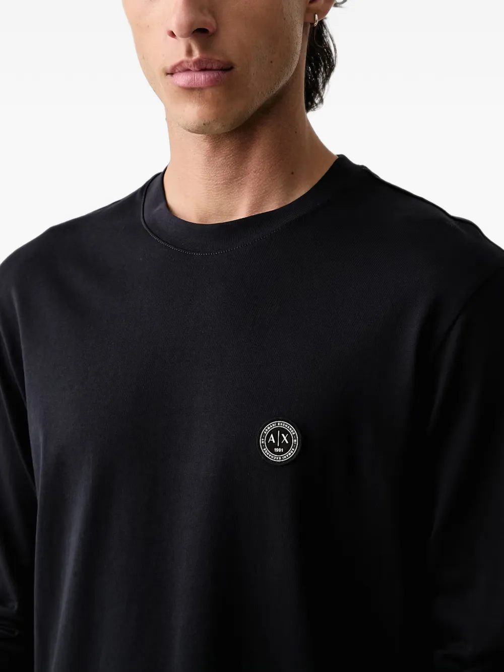 Armani Exchange logo-patch long-sleeve T-shirt Zwart