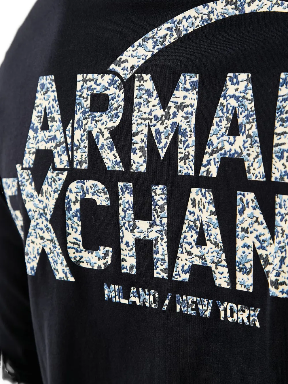 Armani Exchange logo-patch long-sleeve T-shirt Zwart