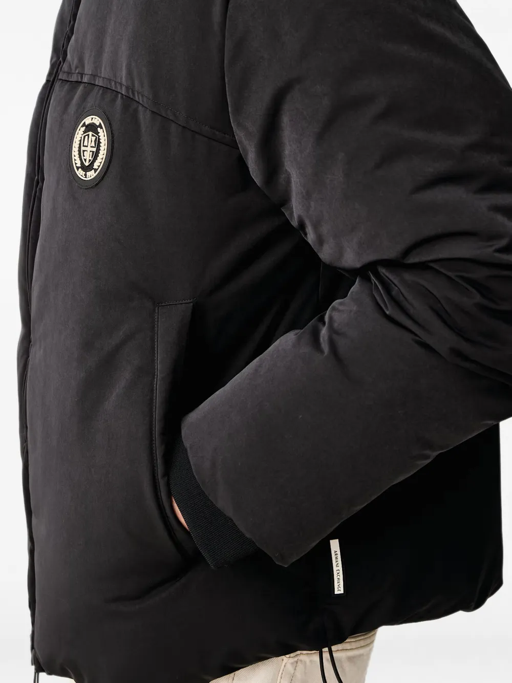 Armani Exchange logo-patch puffer jacket Zwart