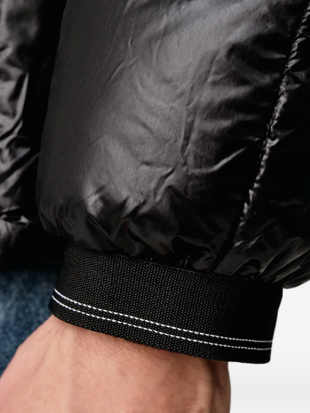 Armani Exchange quilted hooded jacket Zwart