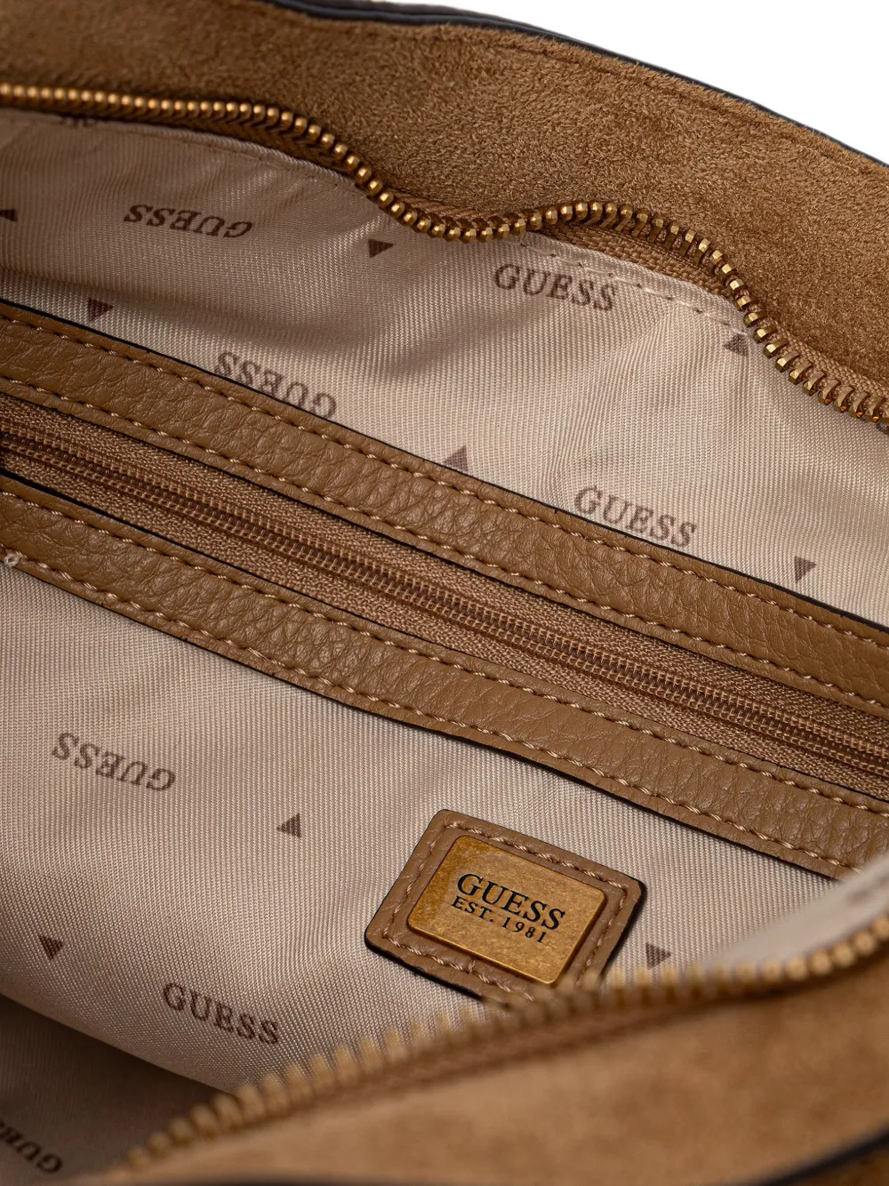 GUESS USA Camden suède shopper met logo-plakkaat Bruin