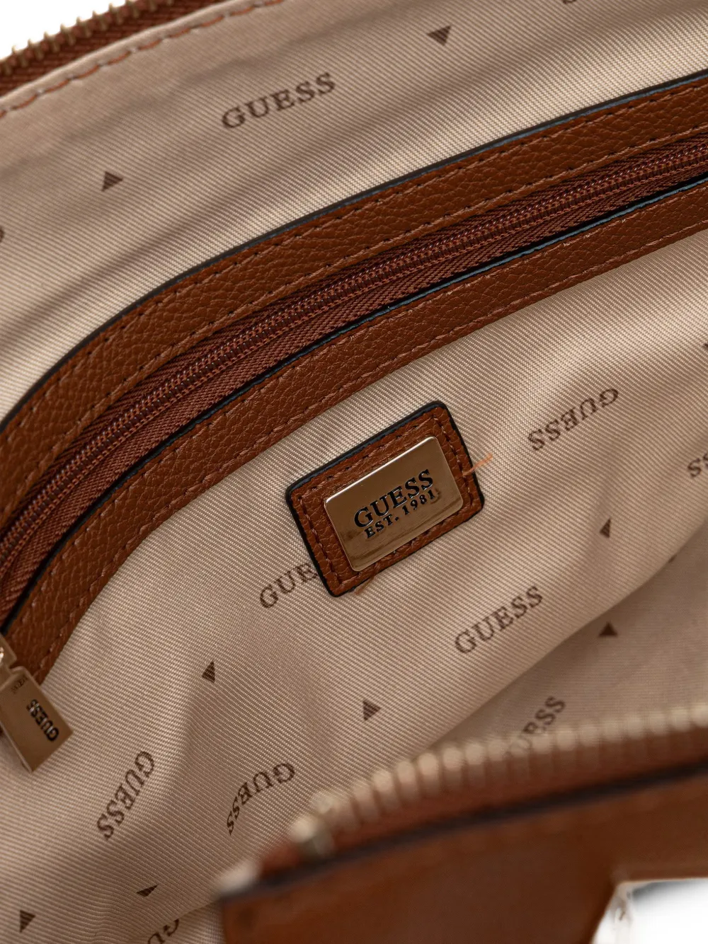 GUESS USA Antonia shopper met logo-plakkaat en korrelig effect Bruin