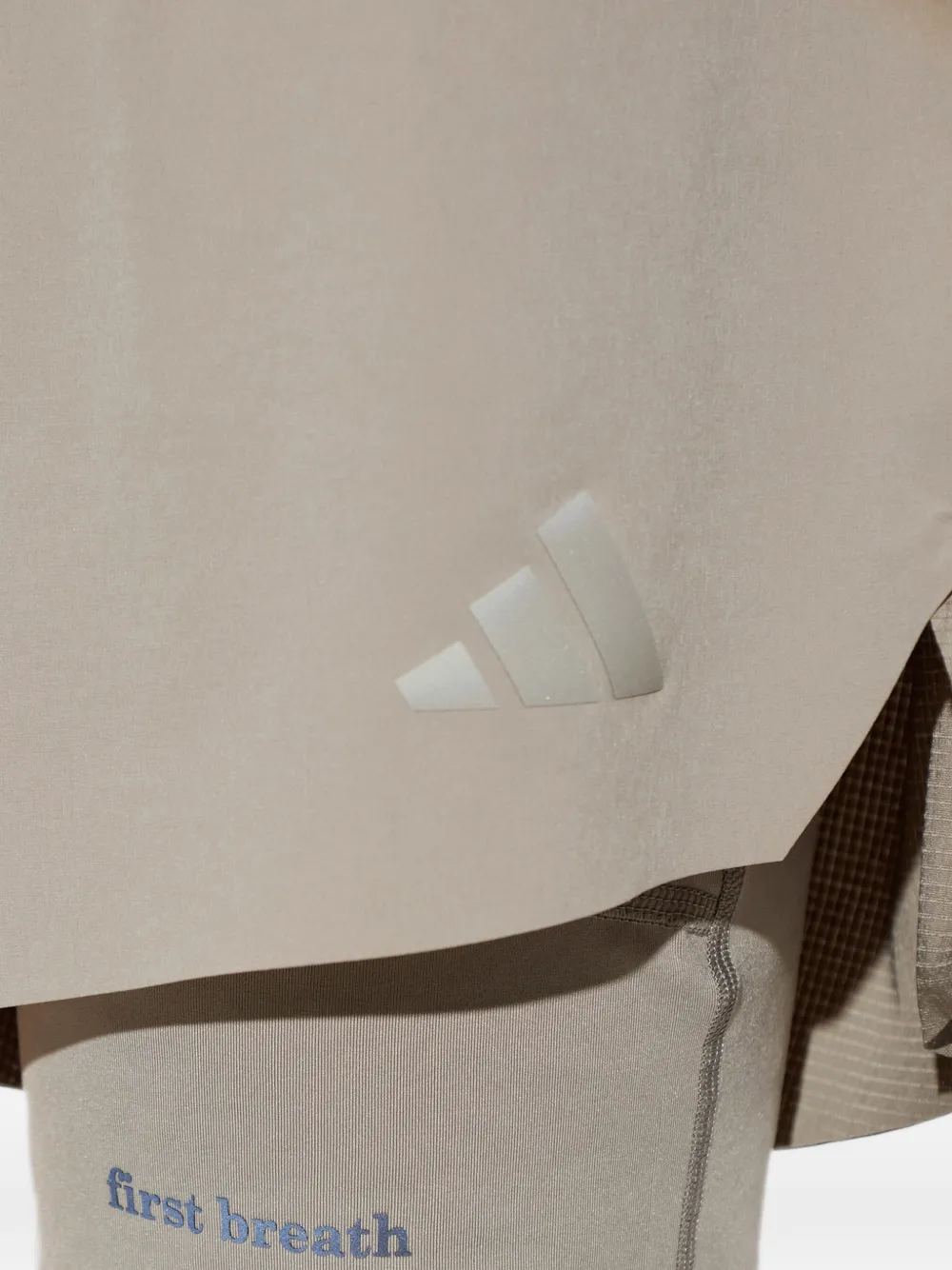 adidas x Song For The Mute gelaagde shorts met logo-print Beige