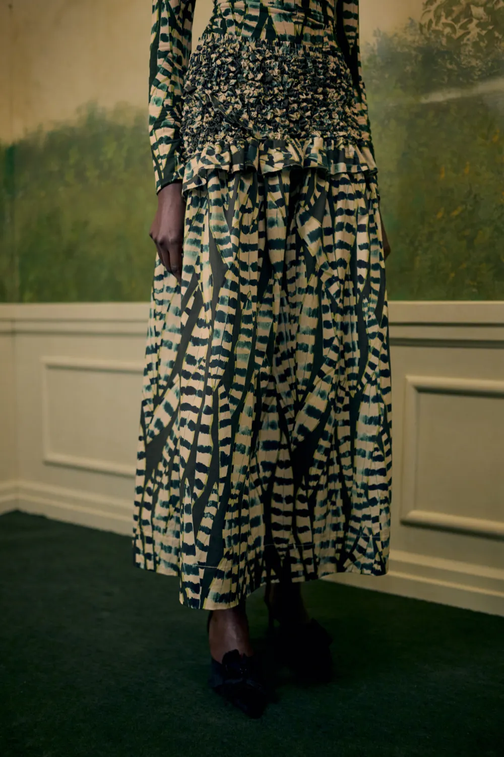 FARM Rio smocked leaf-print maxi skirt Groen