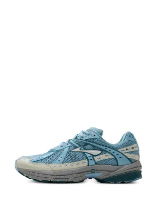BROOKS