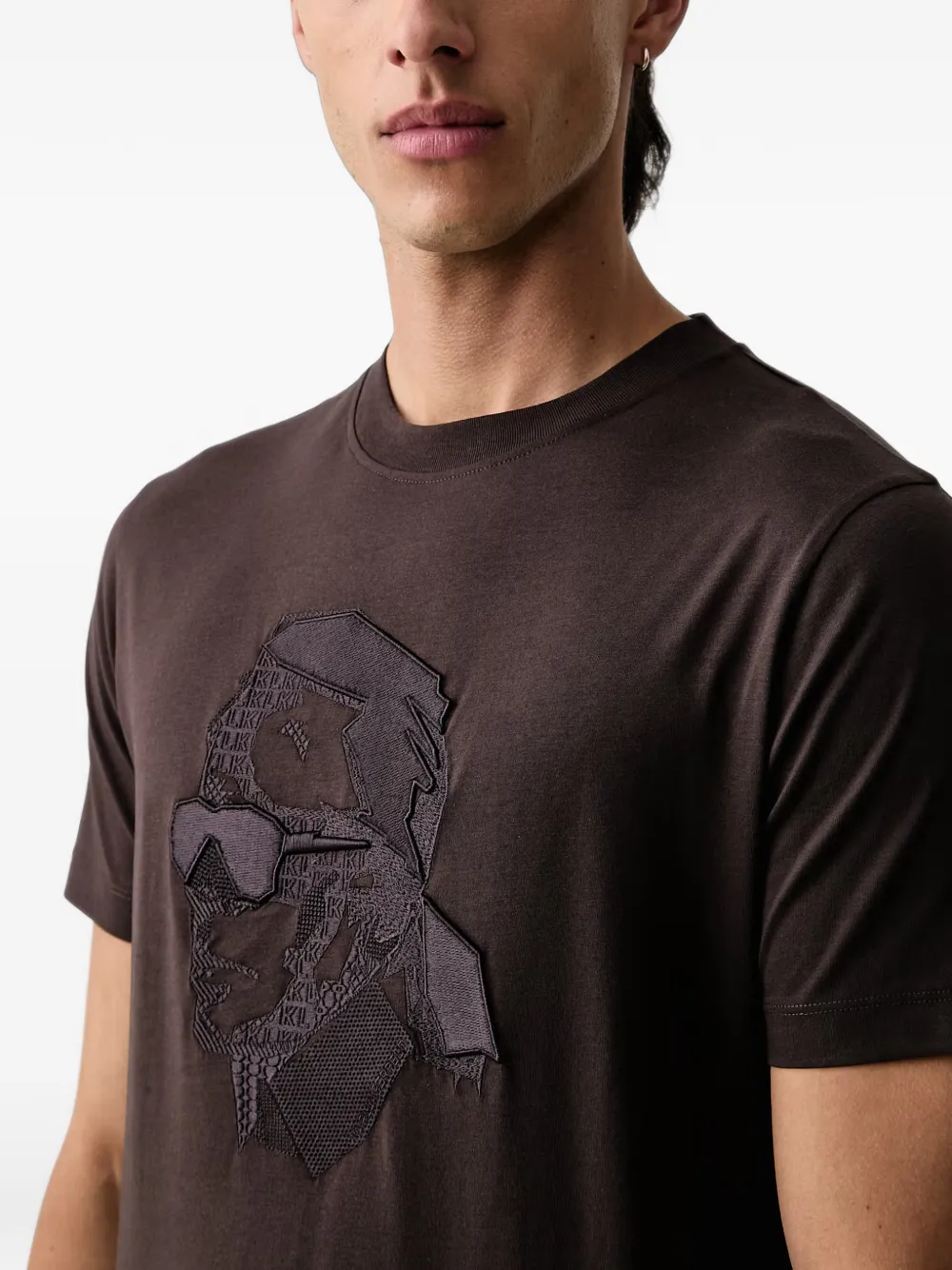 Karl Lagerfeld T-shirt met Ikonik-patch Bruin