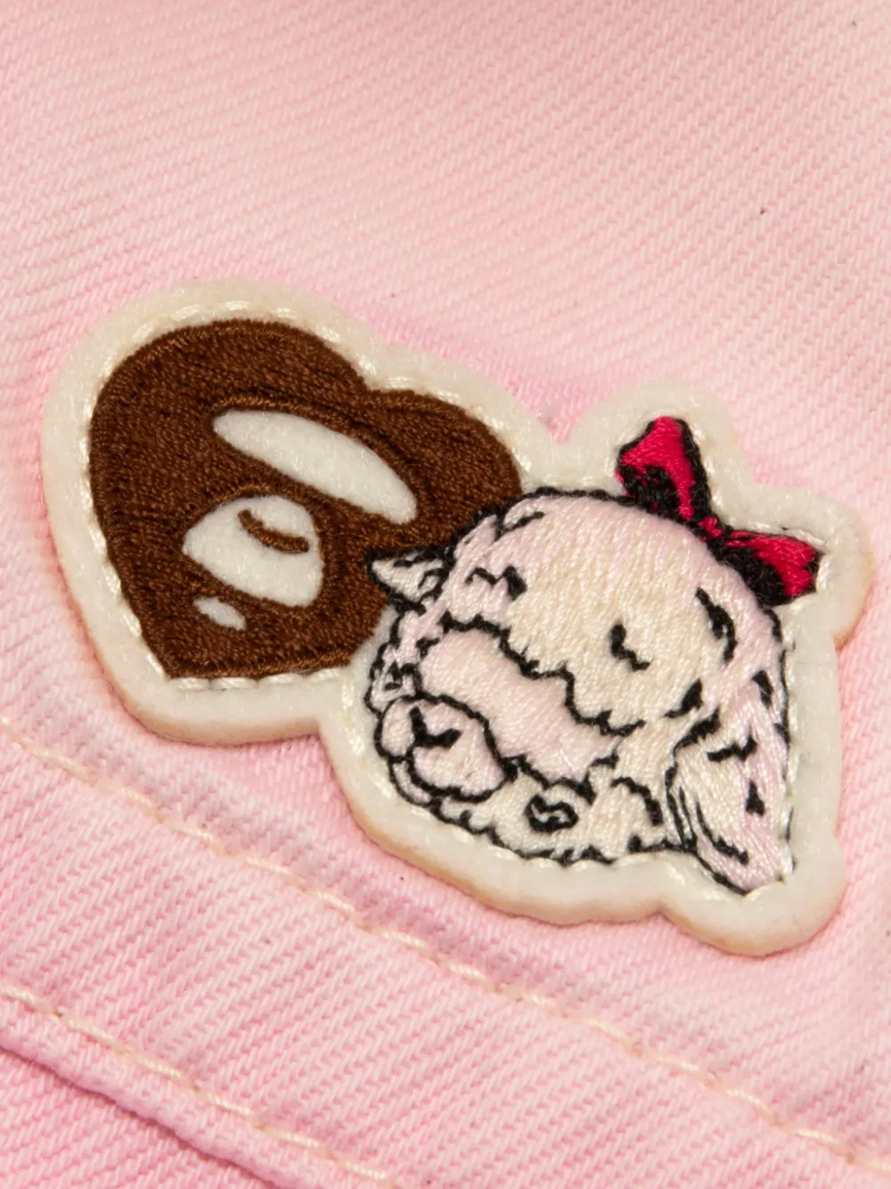 AAPE BY *A BATHING APE Denim jack met afwerking van imitatiebont en patch Roze