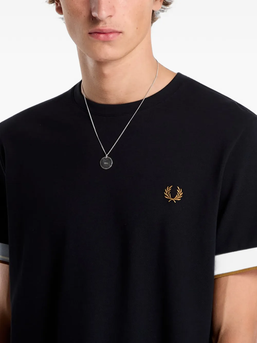 Fred Perry T-shirt met dubbel afgewerkte manchetten Zwart