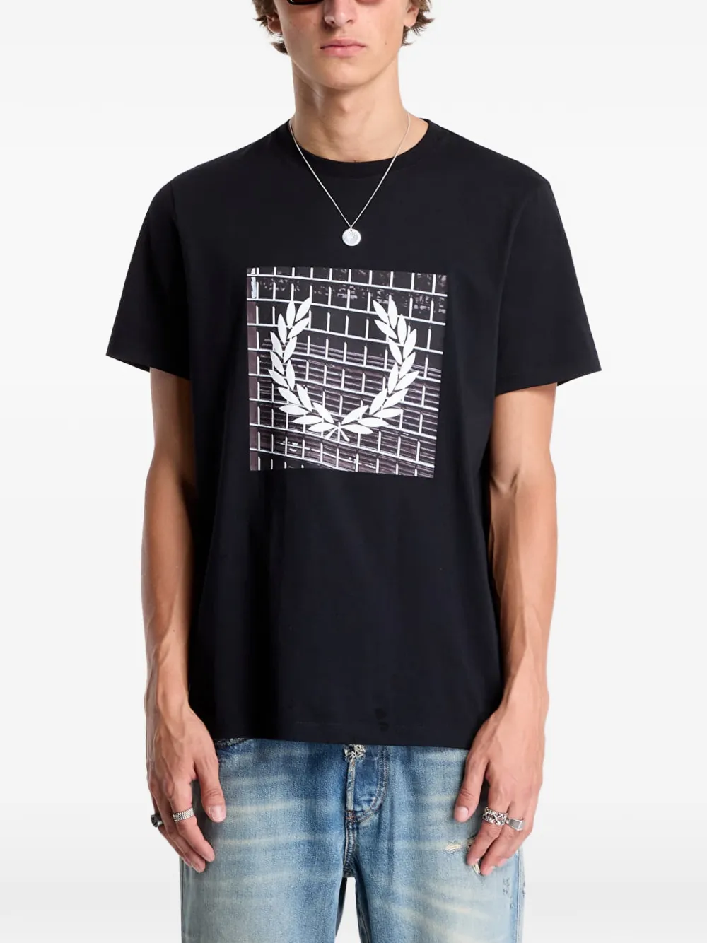 Fred Perry Laurel Wreath T-shirt met grafische print Zwart