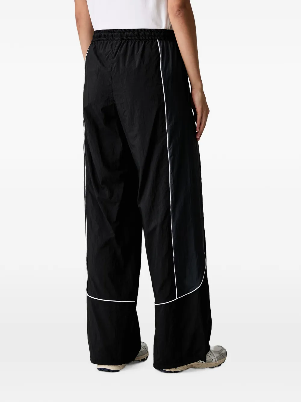 Under Armour Unstoppable Woven Wind trainingsbroek met bies en trekkoord bij de zoom Zwart