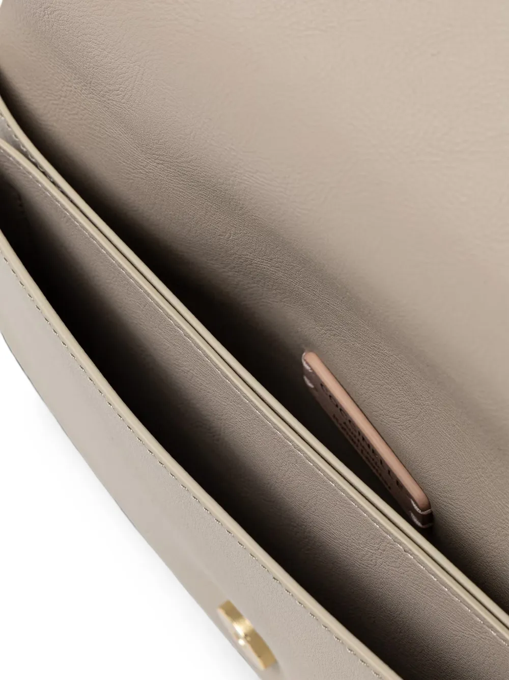 Coccinelle C-Me clutch met ketting en logo-plakkaat Beige