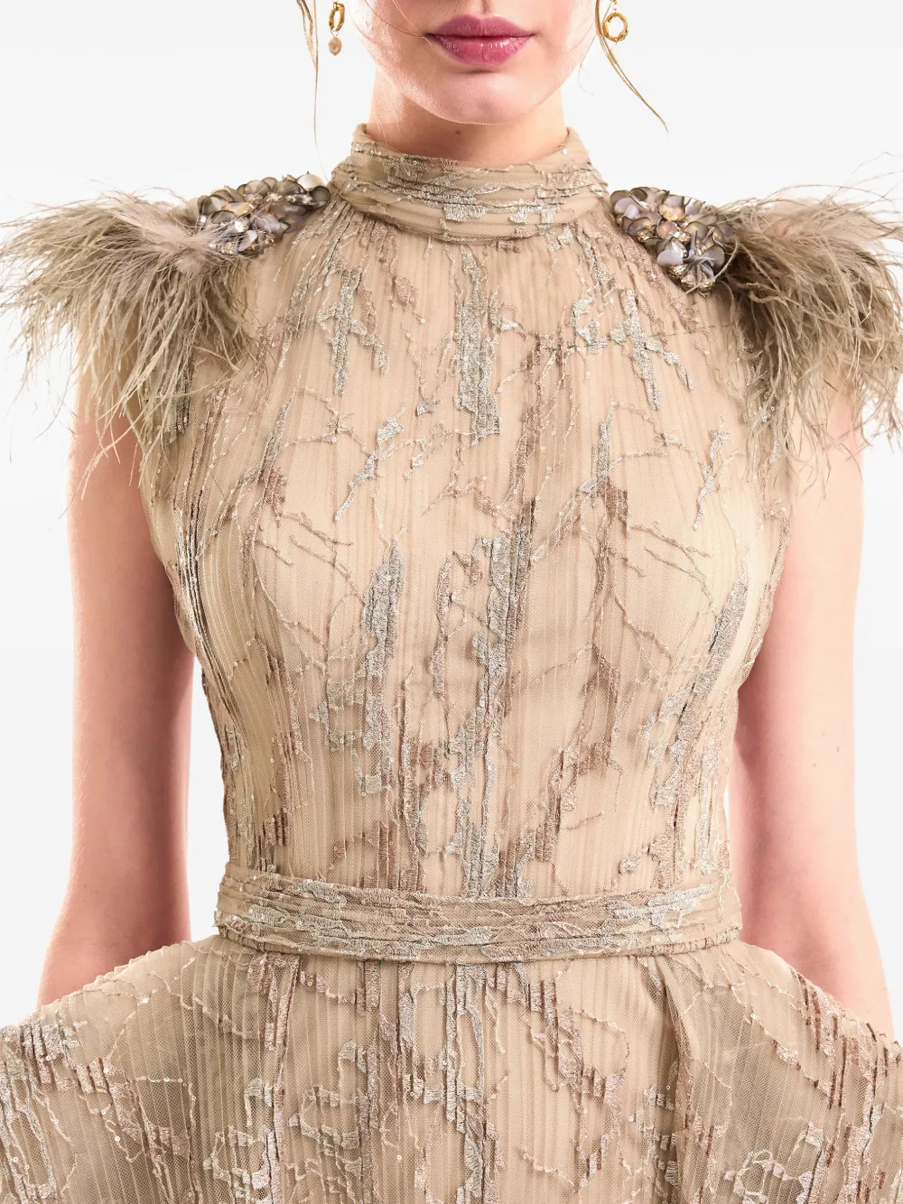 Gemy Maalouf Jurk met heupvlakken en verenafwerking Beige