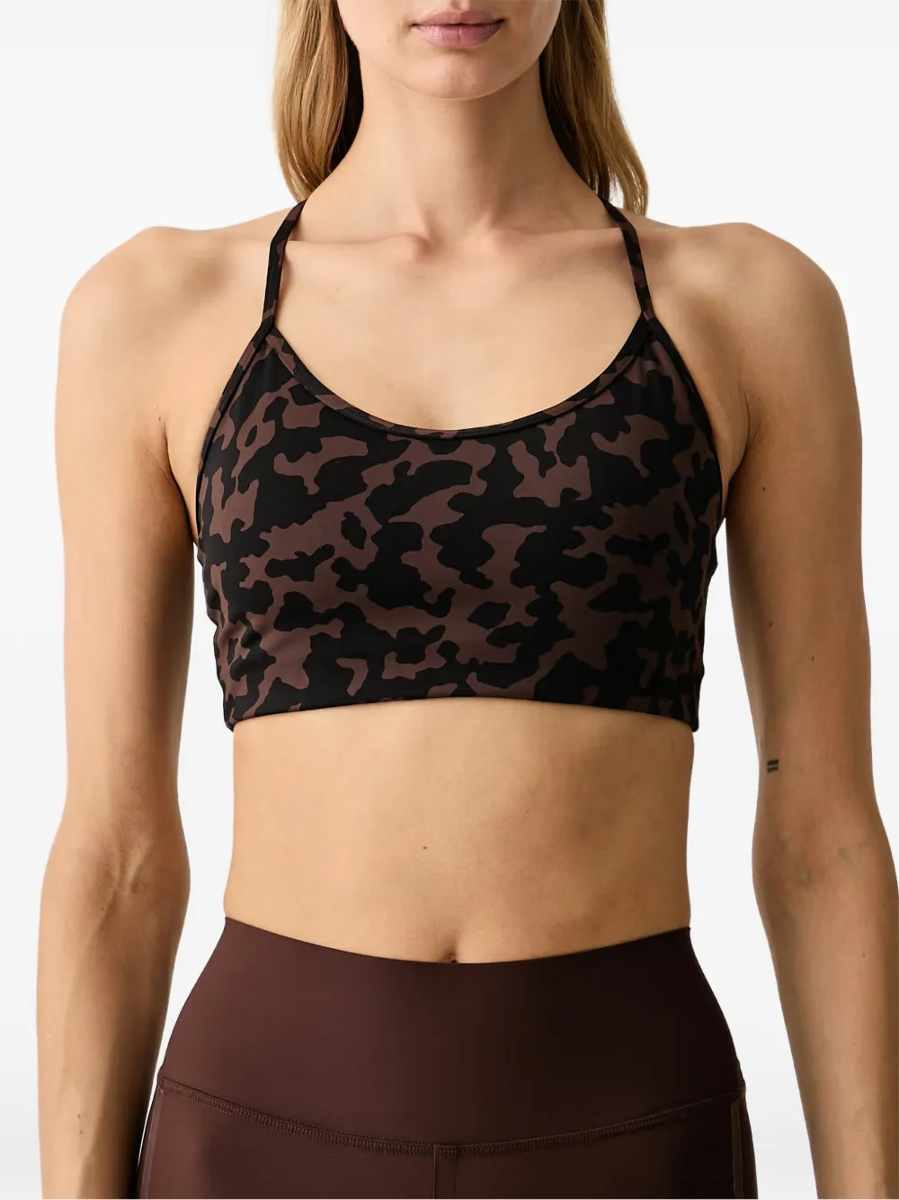 Casall Sleek sport-bh met camouflageprint Bruin