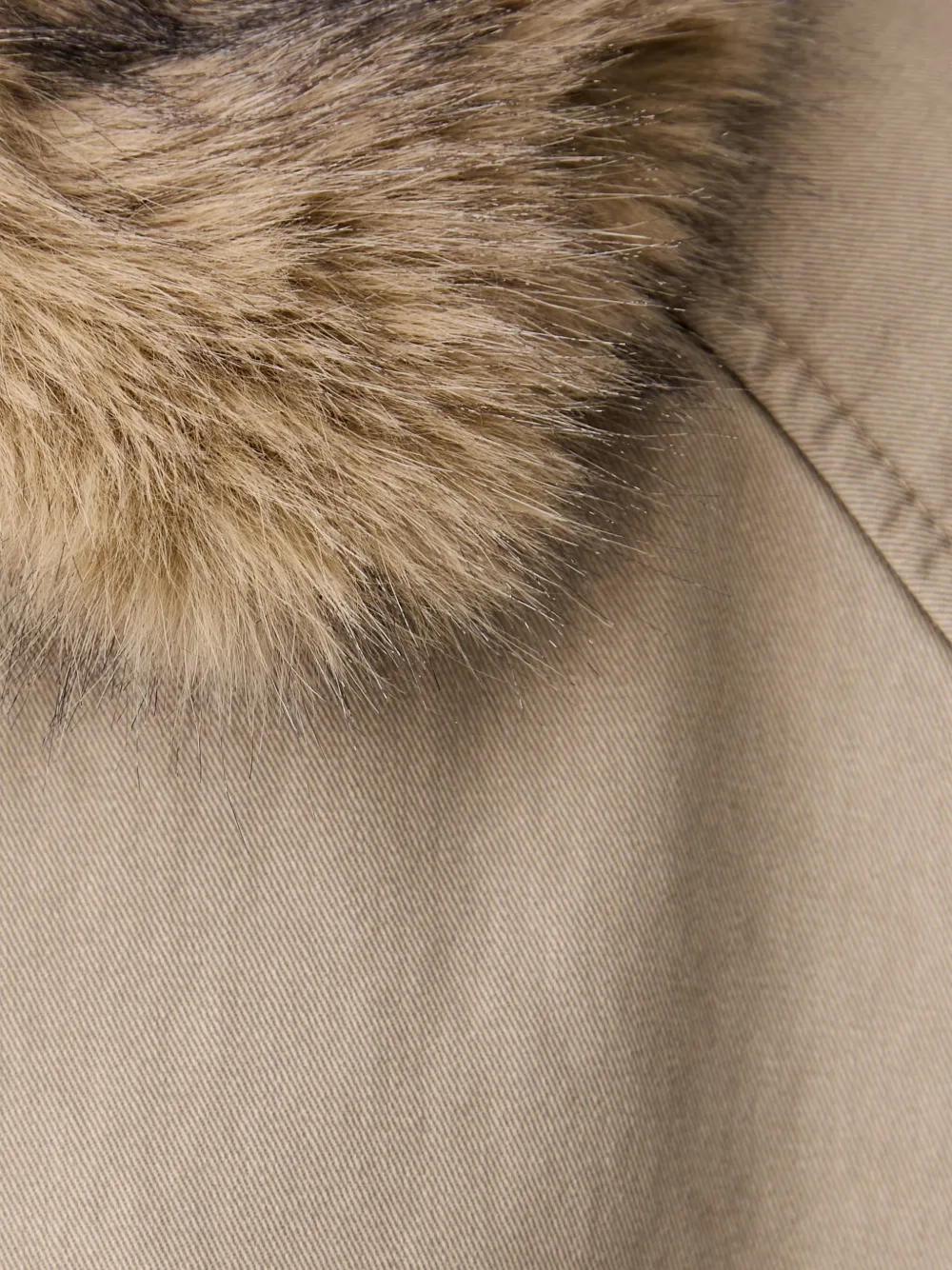 Marc O'Polo Jack met raglan mouwen en kraag van imitatiebont Beige