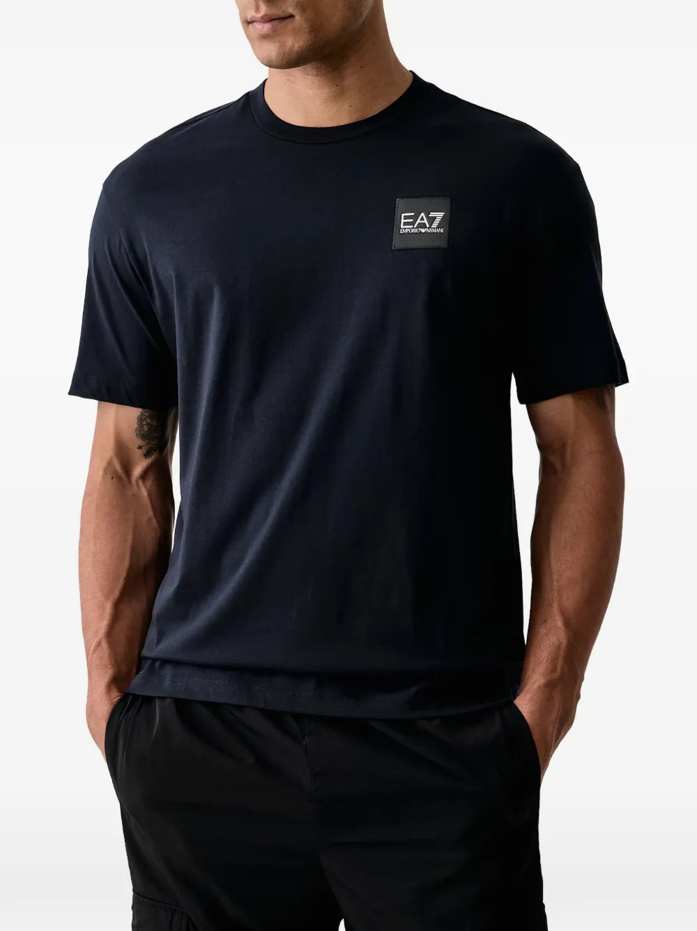 Ea7 Emporio Armani logo-patch T-shirt Blauw