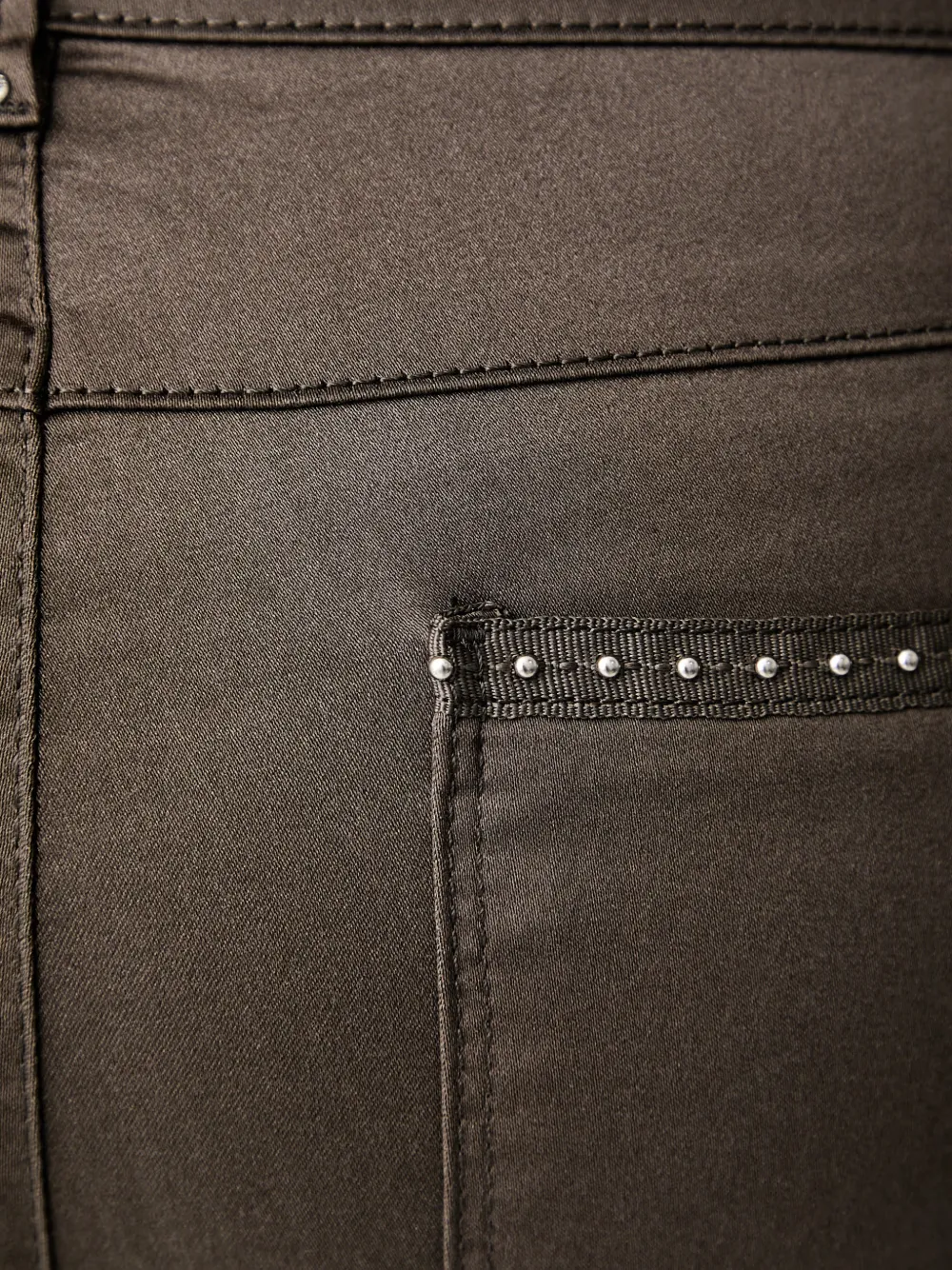 Morgan Broek verfraaid met studs Bruin